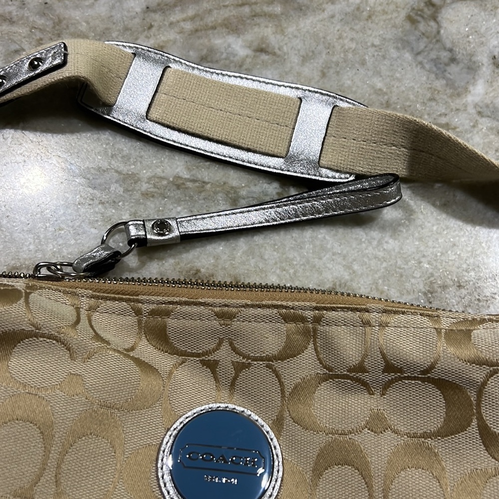 Coach purse - Picture 3 of 10